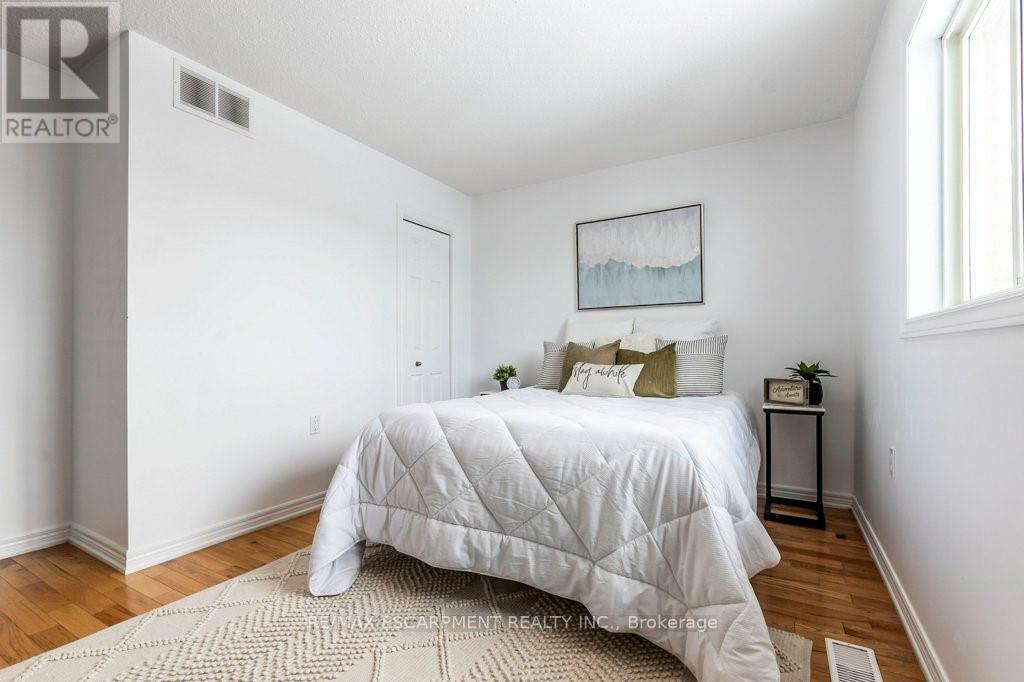 62 Spadara Drive, Hamilton, Ontario  L9B 2K3 - Photo 21 - X12926706