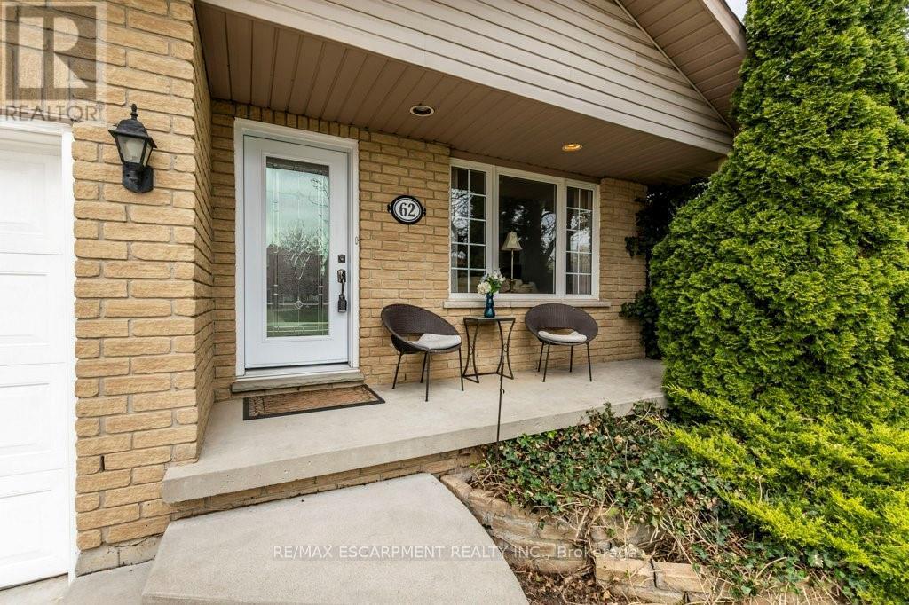 62 Spadara Drive, Hamilton, Ontario  L9B 2K3 - Photo 4 - X12926706