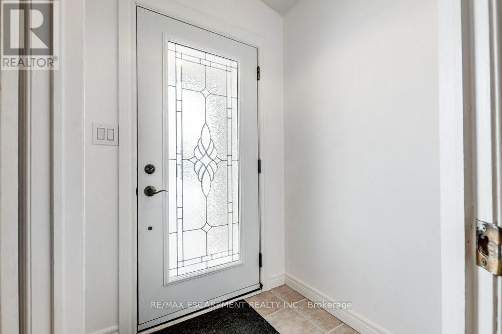 62 Spadara Drive, Hamilton, Ontario  L9B 2K3 - Photo 5 - X12926706