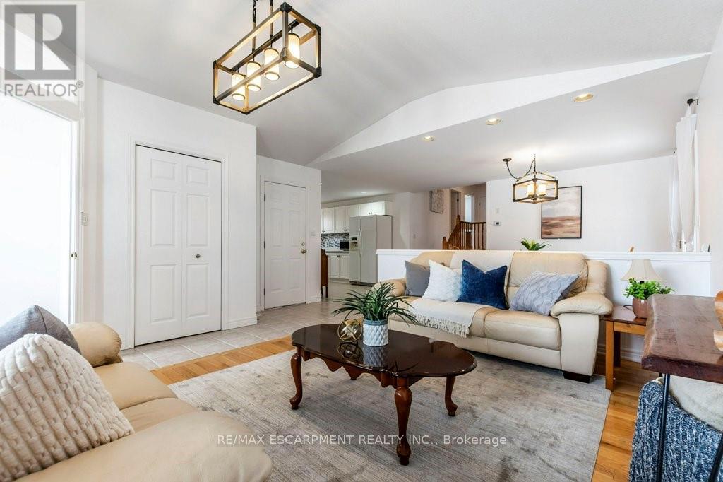 62 Spadara Drive, Hamilton, Ontario  L9B 2K3 - Photo 8 - X12926706