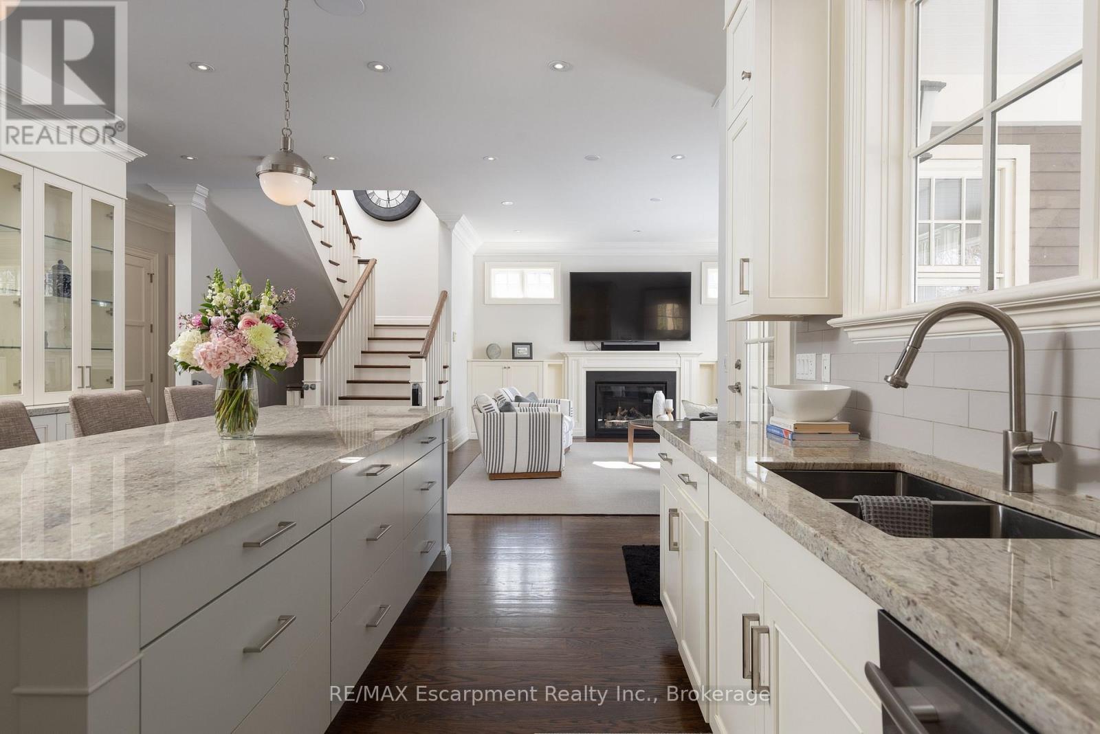 2469 Applewood Drive, Oakville, Ontario  L6L 1V7 - Photo 14 - W12823556