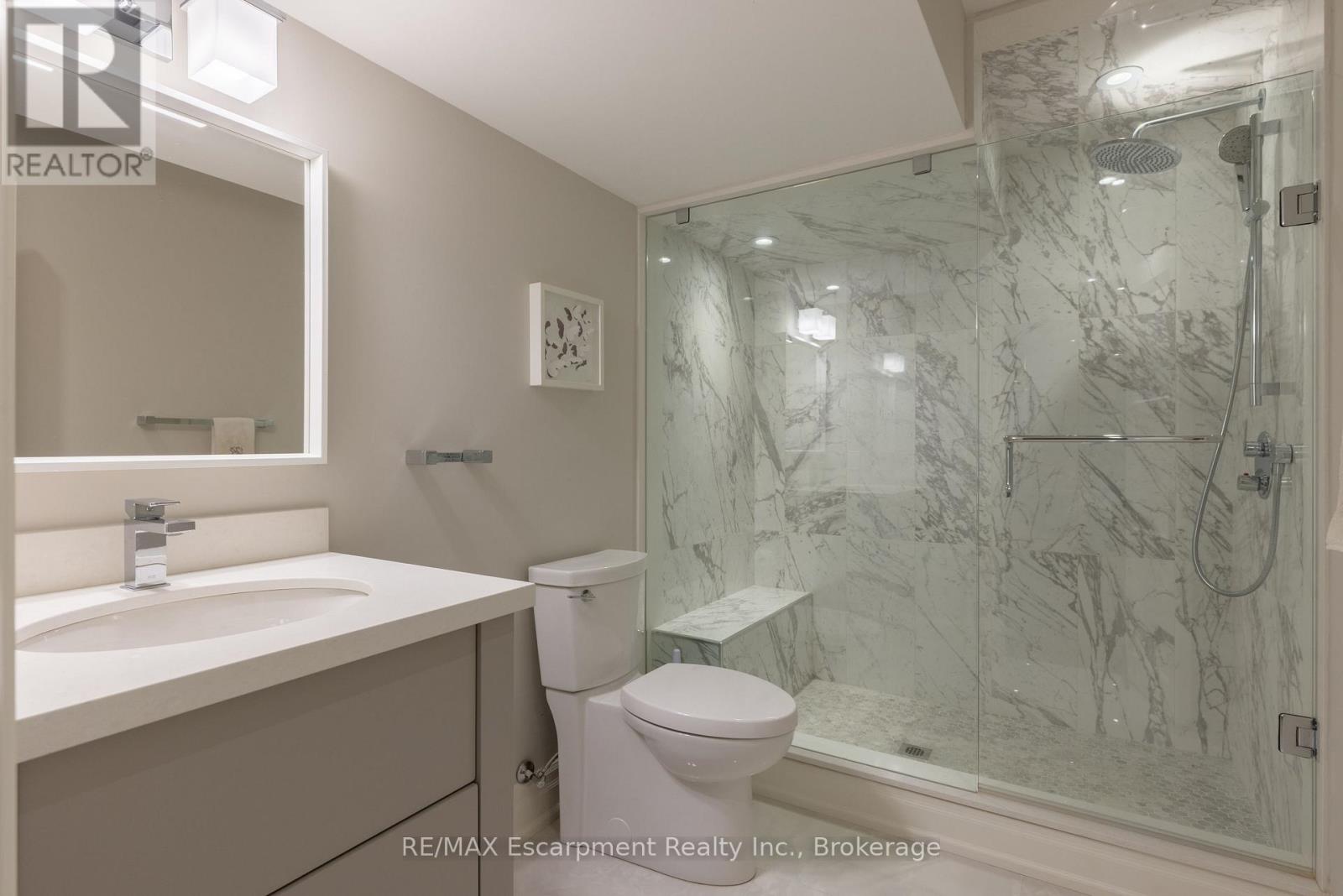 2469 Applewood Drive, Oakville, Ontario  L6L 1V7 - Photo 38 - W12823556