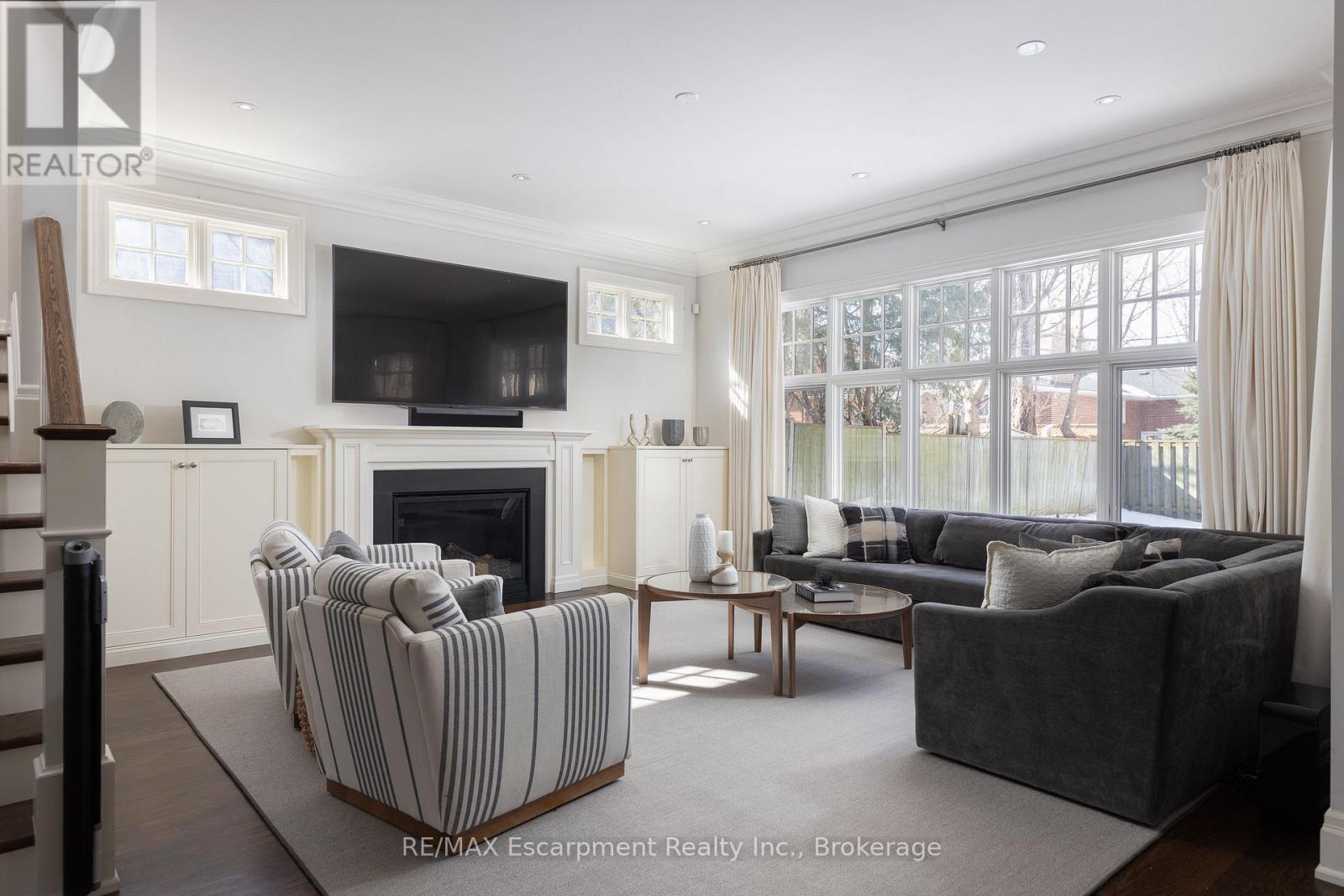 2469 Applewood Drive, Oakville, Ontario  L6L 1V7 - Photo 9 - W12823556