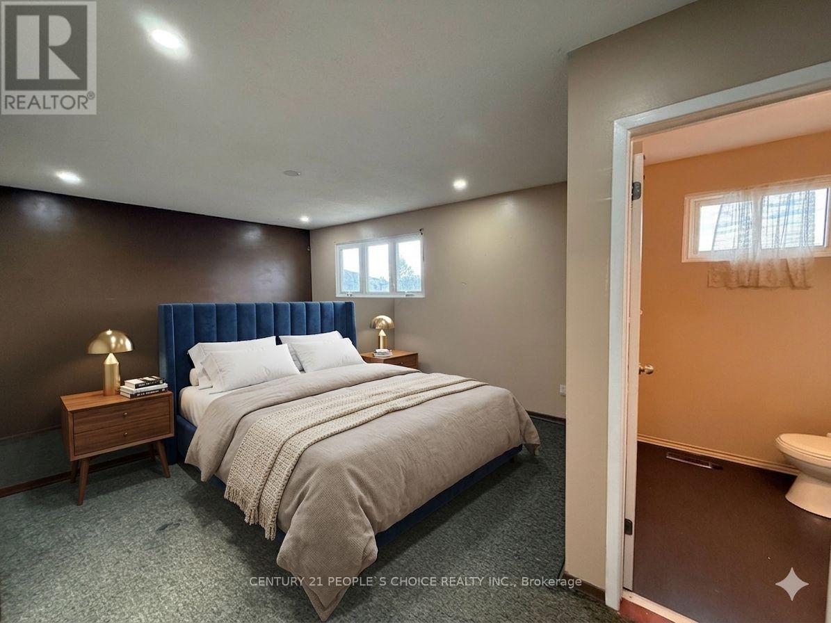 32 Horne Drive, Brampton, Ontario  L6V 2V3 - Photo 6 - W12862182