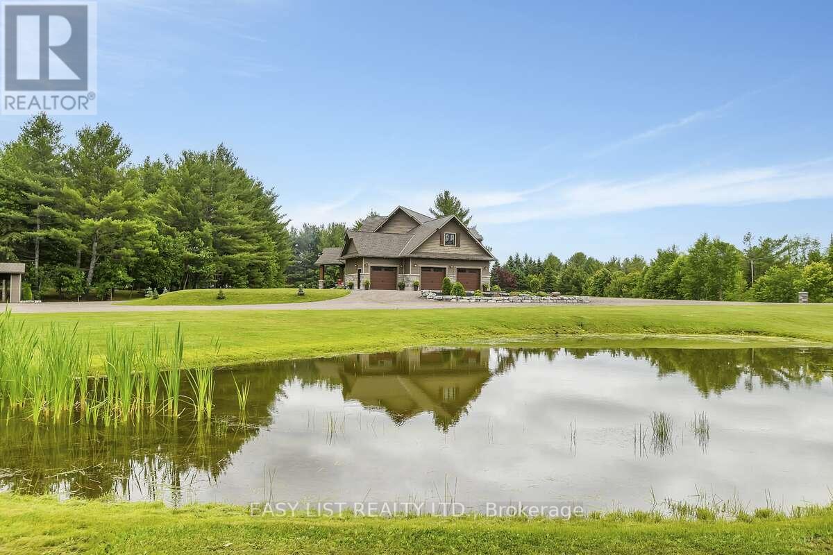 2882 B Line Road, Laurentian Valley, Ontario  K8A 6W8 - Photo 2 - X12926786