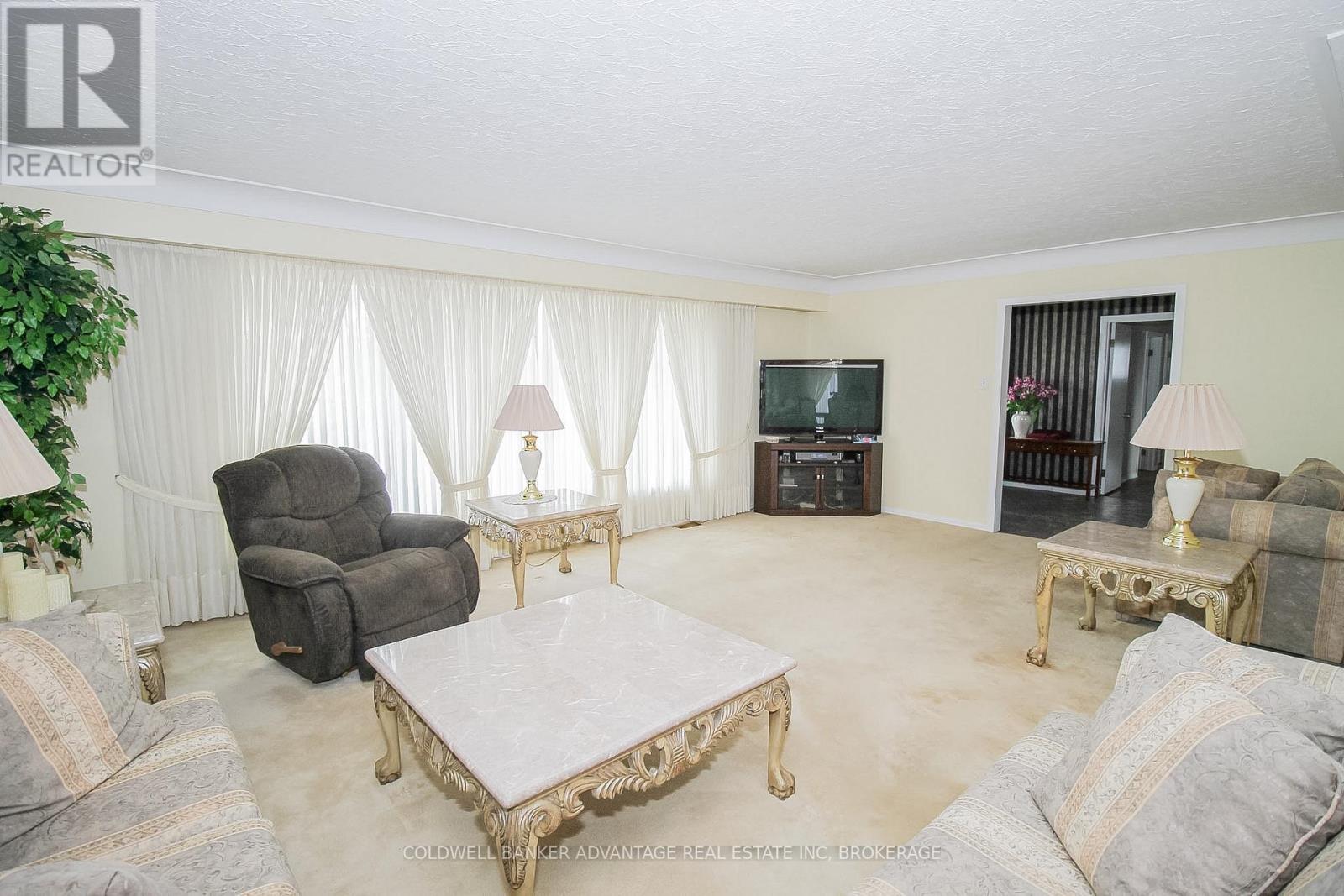 377 Silverthorn Crescent, Welland, Ontario  L3B 5N4 - Photo 10 - X12926774