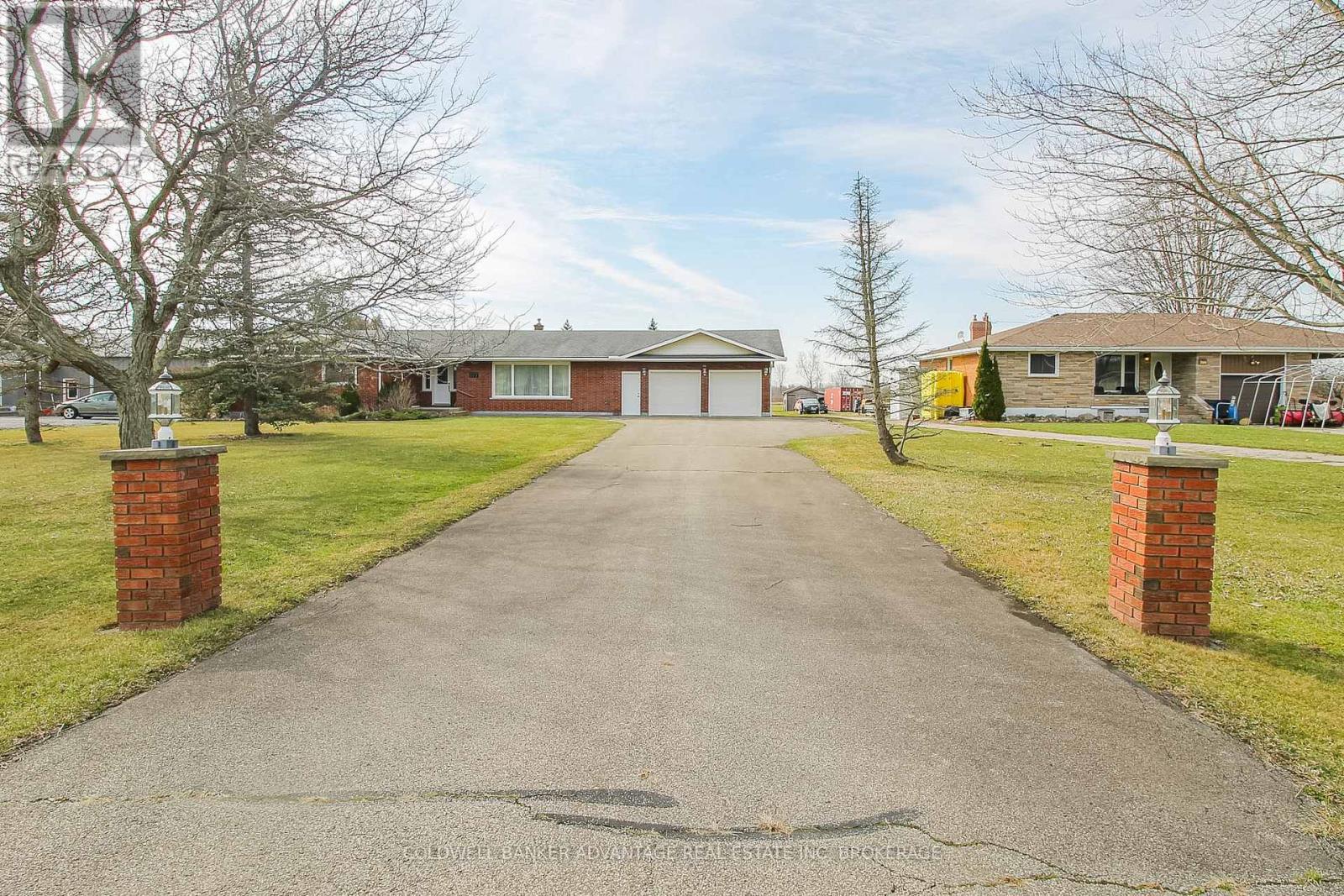 377 Silverthorn Crescent, Welland, Ontario  L3B 5N4 - Photo 2 - X12926774