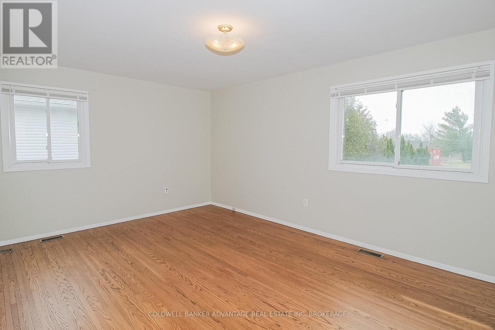 377 Silverthorn Crescent, Welland, Ontario  L3B 5N4 - Photo 25 - X12926774