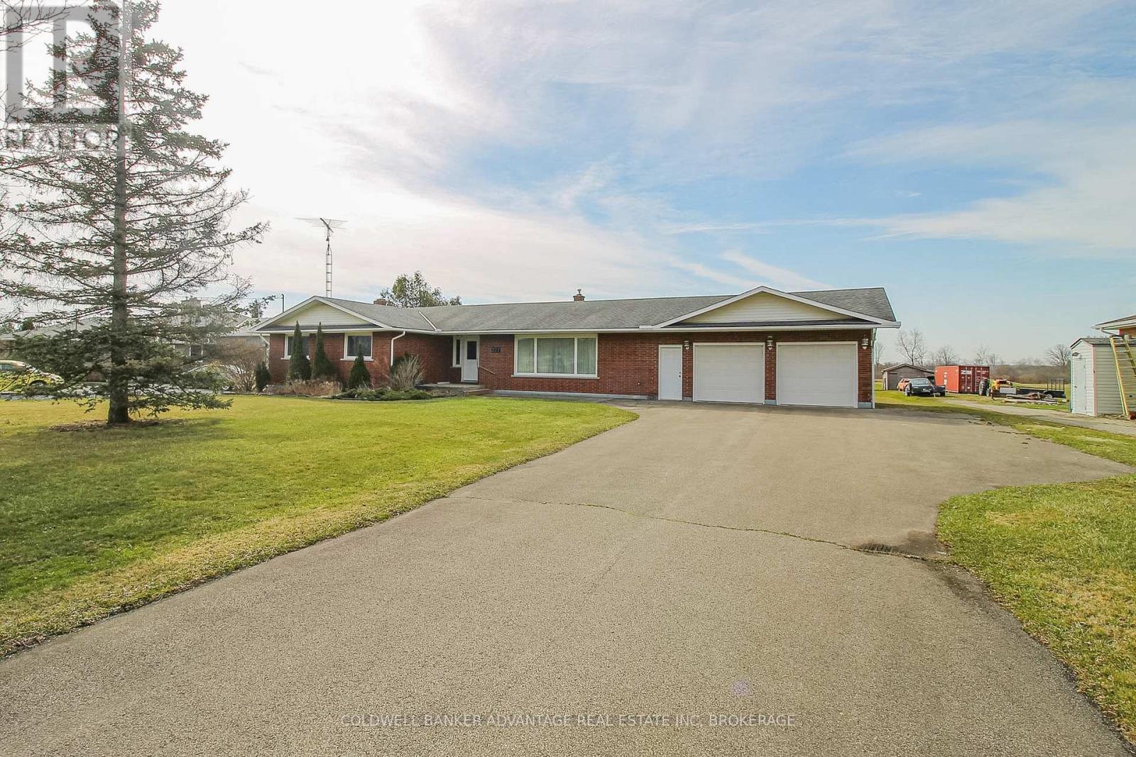 377 Silverthorn Crescent, Welland, Ontario  L3B 5N4 - Photo 3 - X12926774