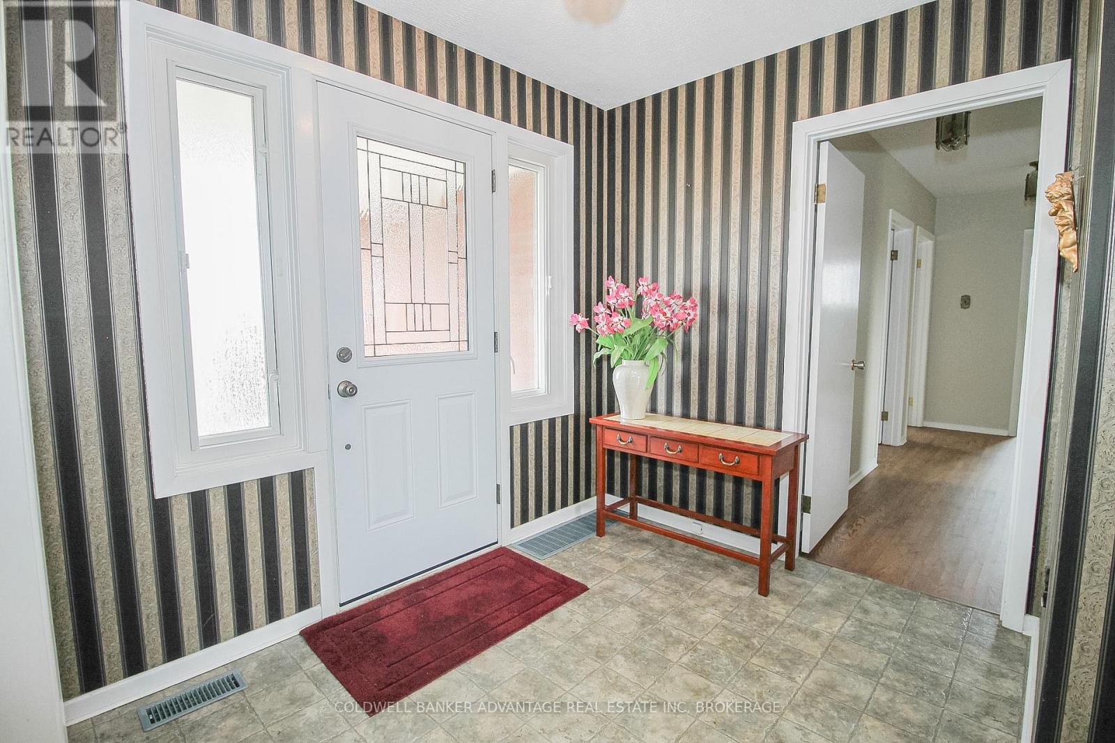 377 Silverthorn Crescent, Welland, Ontario  L3B 5N4 - Photo 7 - X12926774