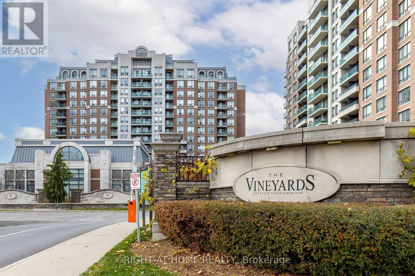 217 - 350 Red Maple Road, Richmond Hill, Ontario  L4C 6P5 - Photo 2 - N12926768