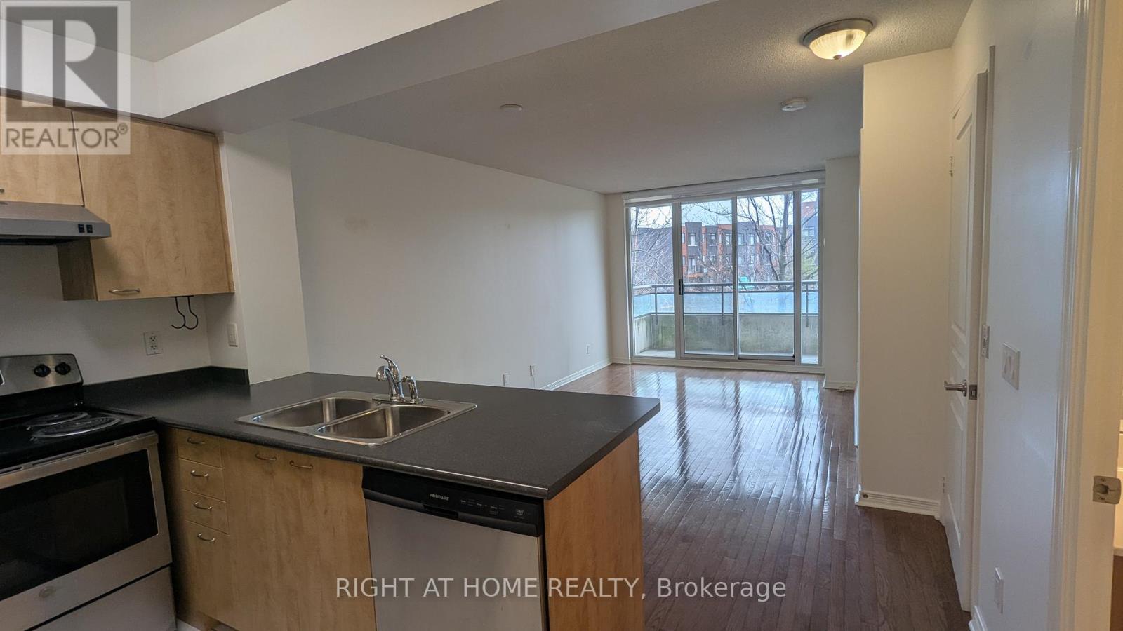 217 - 350 Red Maple Road, Richmond Hill, Ontario  L4C 6P5 - Photo 9 - N12926768