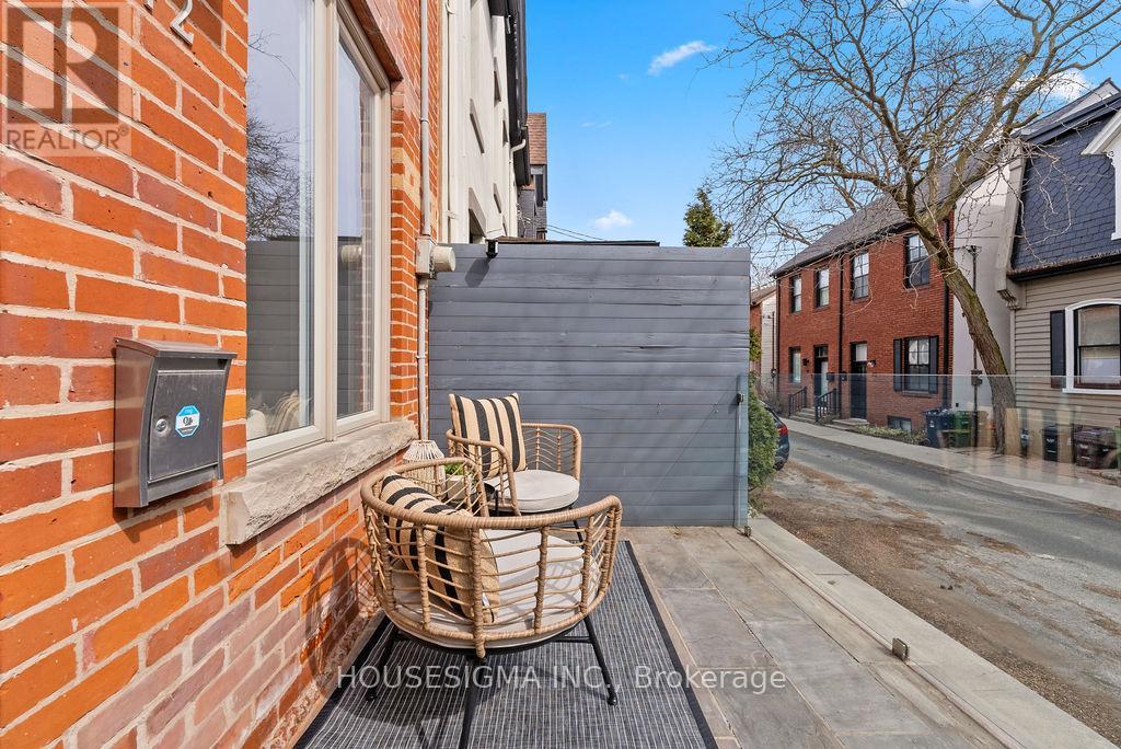 42 Allen Avenue, Toronto, Ontario  M4M 1T4 - Photo 4 - E12926242