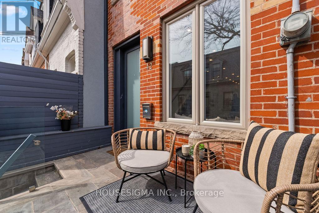 42 Allen Avenue, Toronto, Ontario  M4M 1T4 - Photo 5 - E12926242