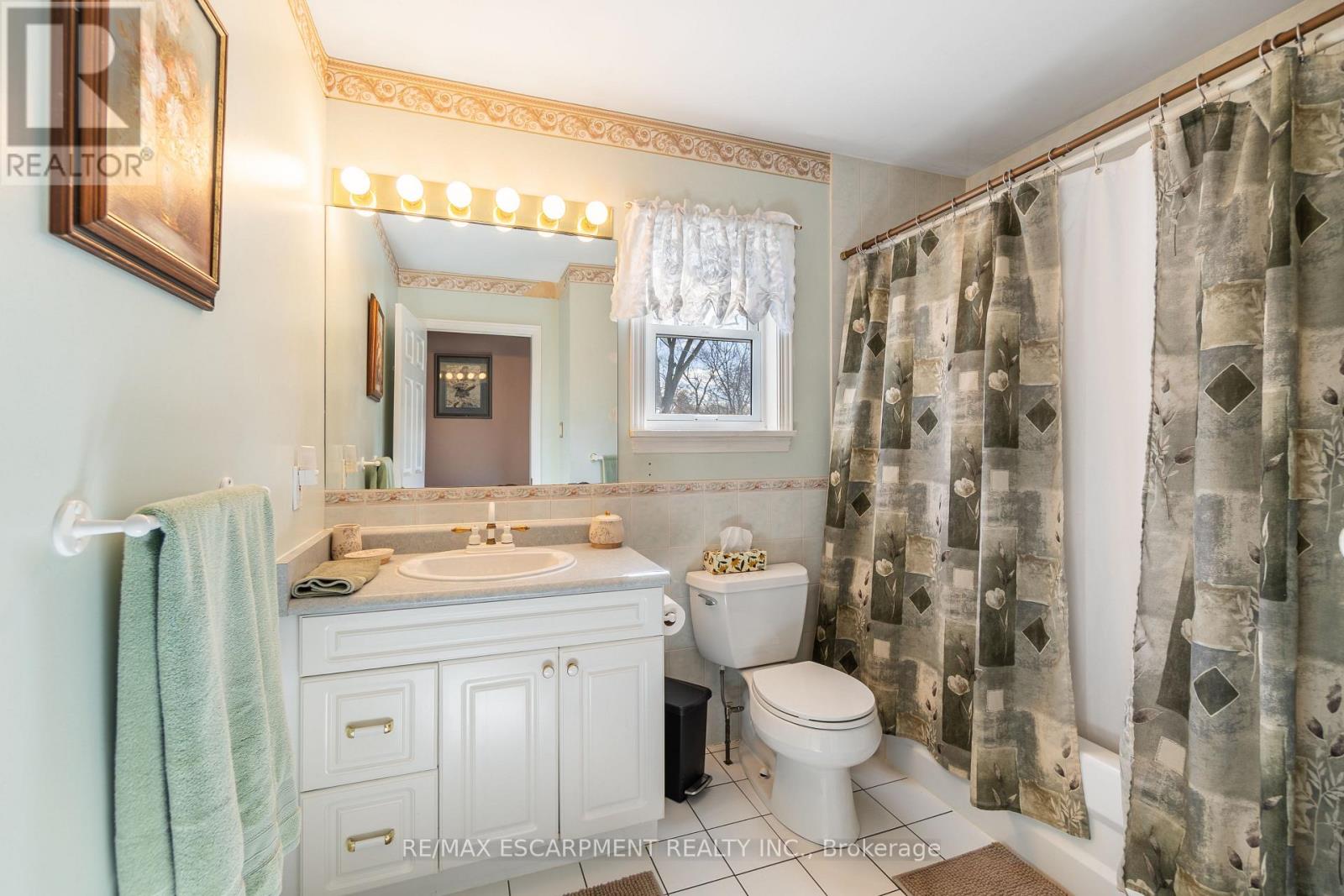 1088 Truman Avenue, Oakville, Ontario  L6H 1Y6 - Photo 42 - W12926782