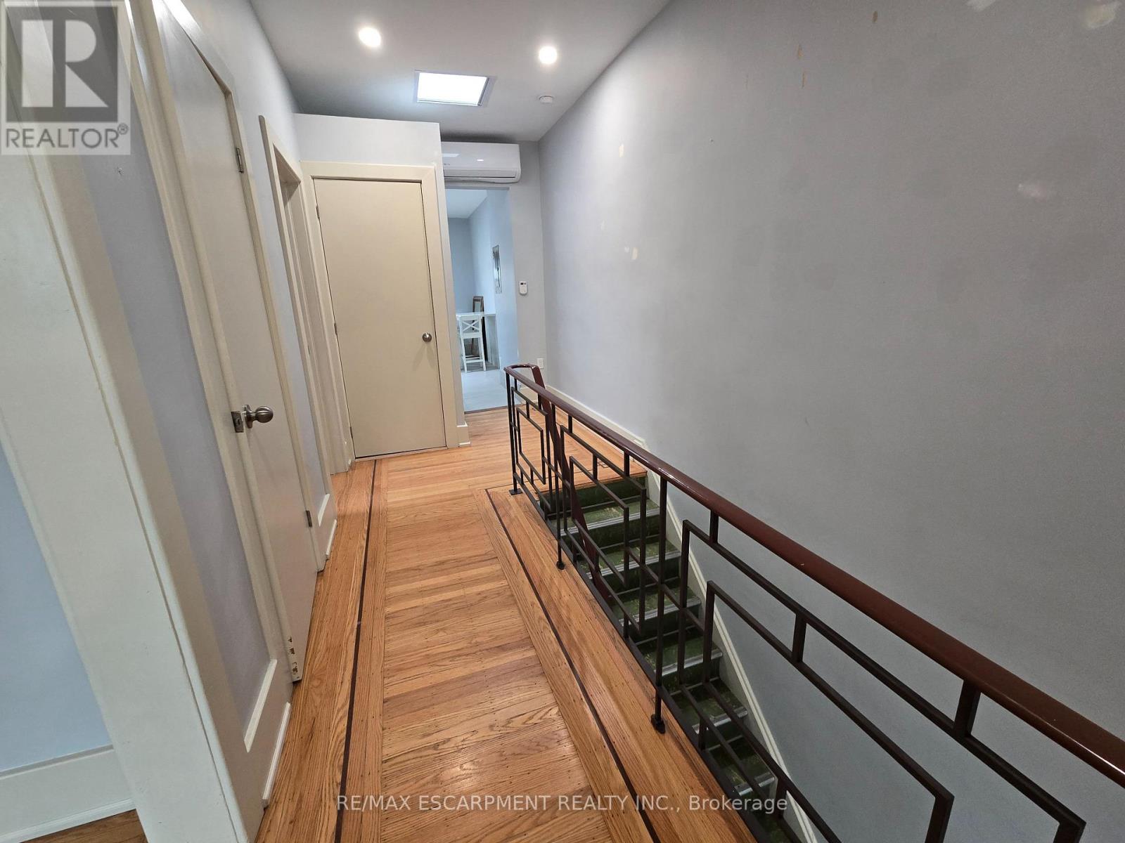 971.5 Main Street E, Hamilton, Ontario  L8M 1N2 - Photo 4 - X12917188