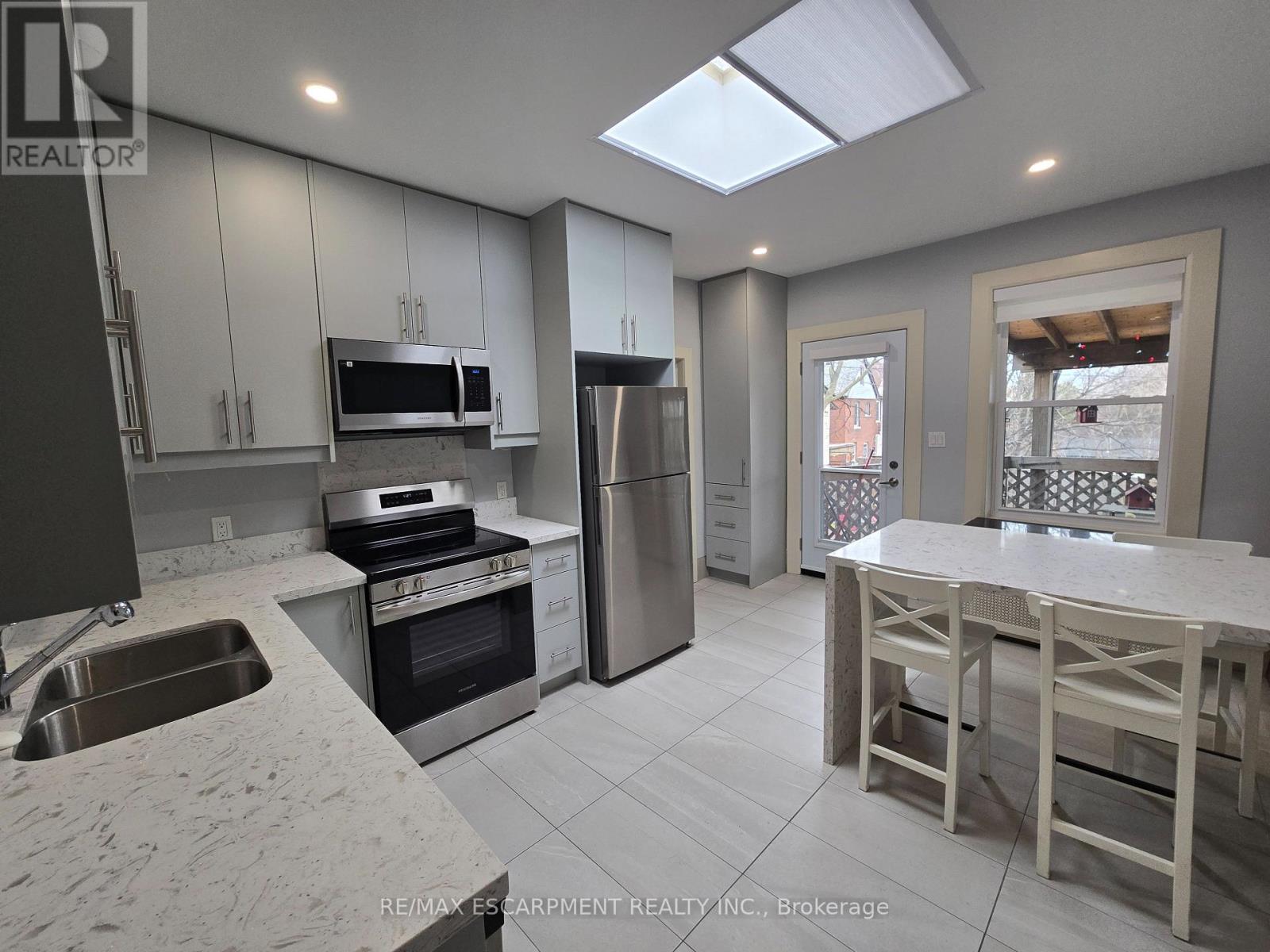 971.5 Main Street E, Hamilton, Ontario  L8M 1N2 - Photo 9 - X12917188