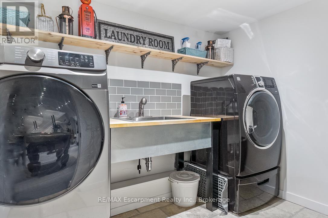 24 Birkbank Drive, Oakville, Ontario  L6J 4Y9 - Photo 33 - W12878342