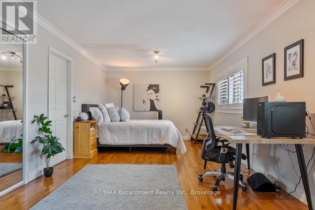 24 Birkbank Drive, Oakville, Ontario  L6J 4Y9 - Photo 21 - W12878342