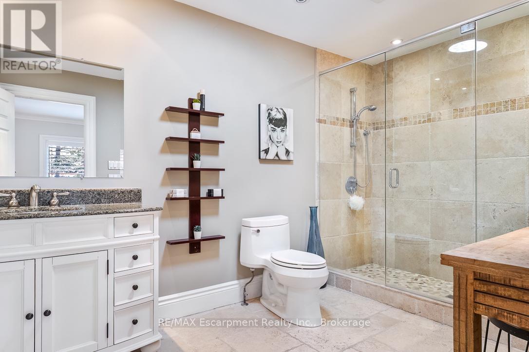 24 Birkbank Drive, Oakville, Ontario  L6J 4Y9 - Photo 23 - W12878342