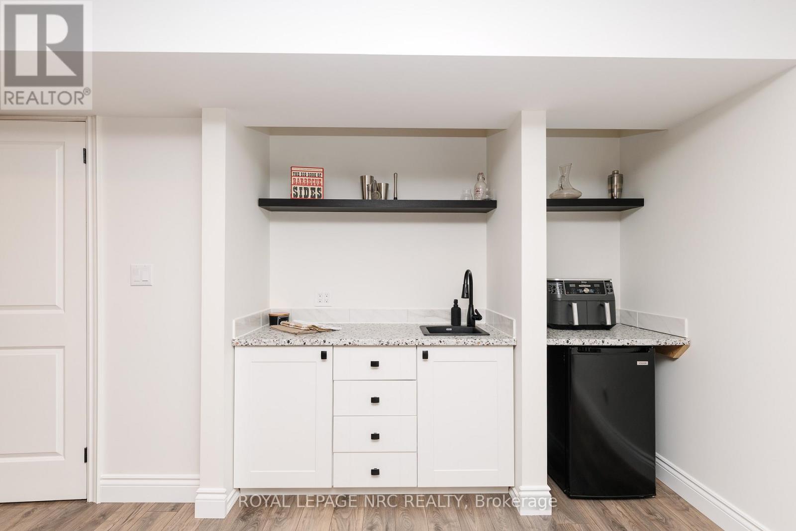 68 Paradise Grove, Niagara-On-The-Lake, Ontario  L0S 1T0 - Photo 26 - X12926804