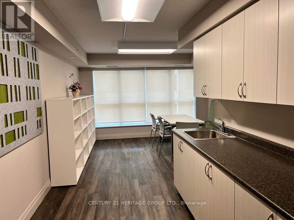 405 - 275 Woodbridge Avenue, Vaughan, Ontario  L4L 2T1 - Photo 5 - N12926850