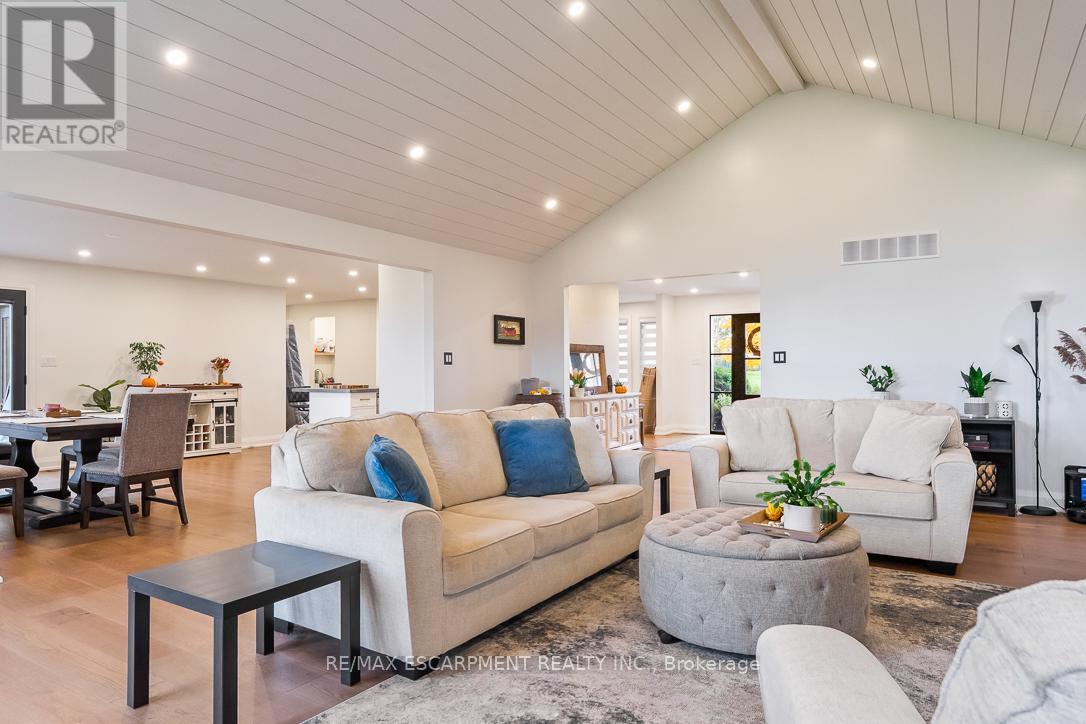 5672 Cedar Springs Road, Burlington, Ontario  L7P 0B9 - Photo 31 - W12611382