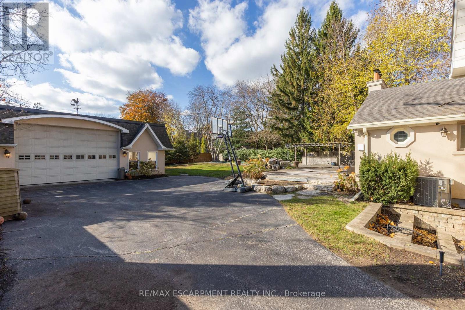 184 Chartwell Road, Oakville, Ontario  L6J 3Z8 - Photo 3 - W12726244