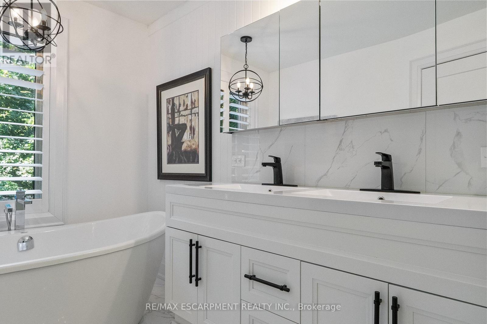 24 Cayuga Avenue, Mississauga, Ontario  L5G 3S7 - Photo 23 - W12753556