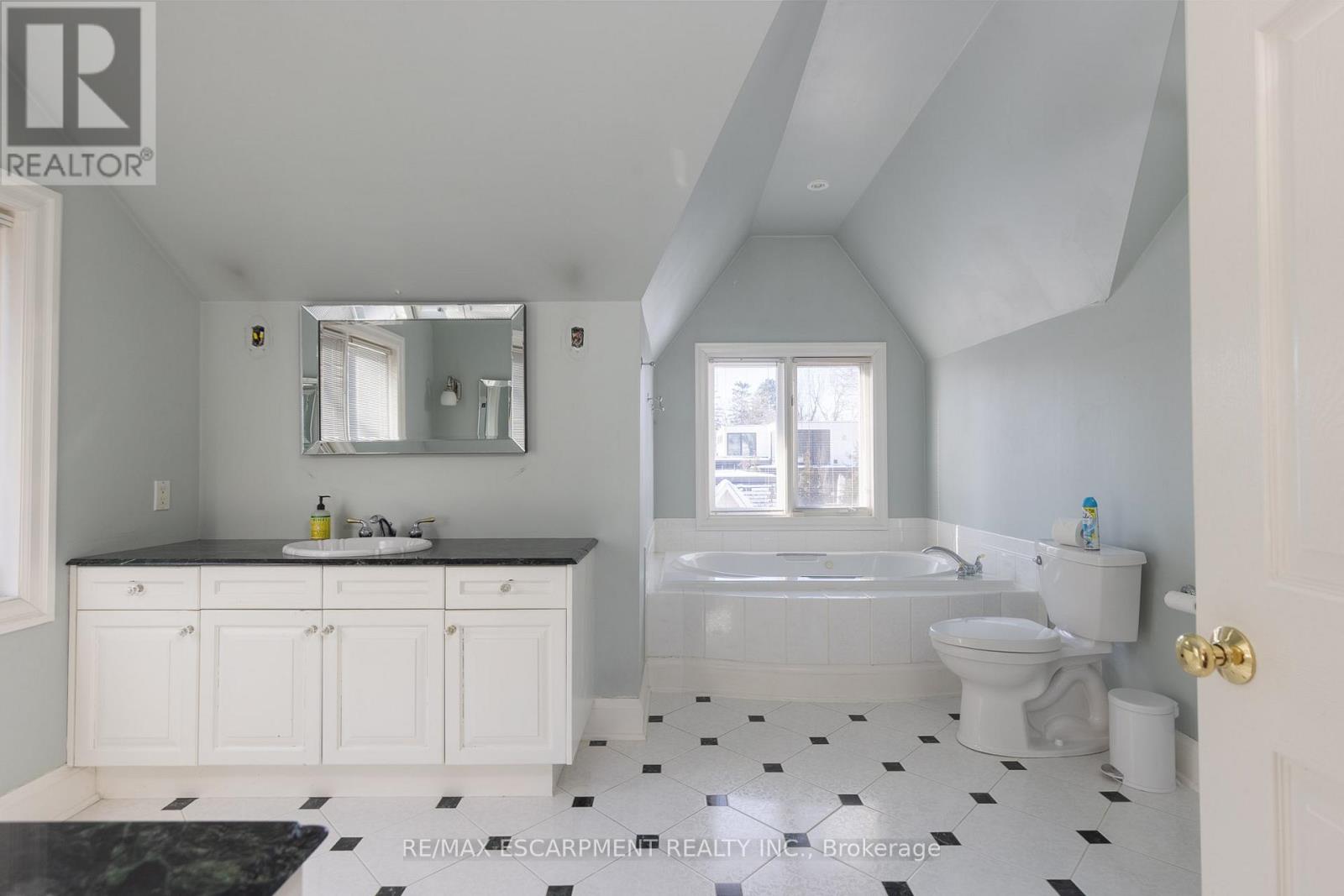 184 Chartwell Road, Oakville, Ontario  L6J 3Z8 - Photo 25 - W12726244