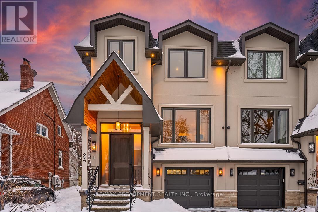 24 CAYUGA AVENUE, Mississauga, Ontario