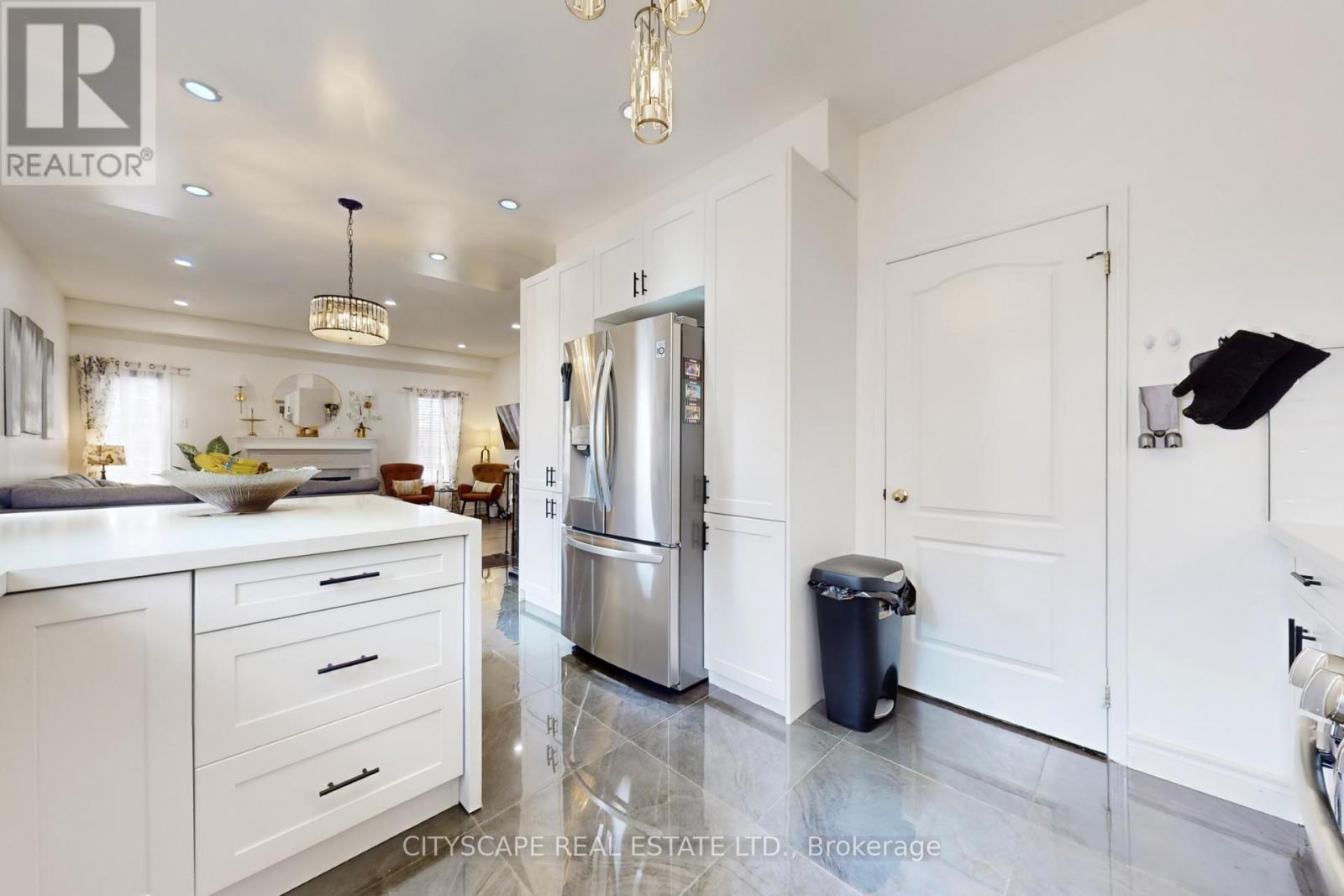 7218 Lulworth Court, Mississauga, Ontario  L5N 7X2 - Photo 11 - W12926818