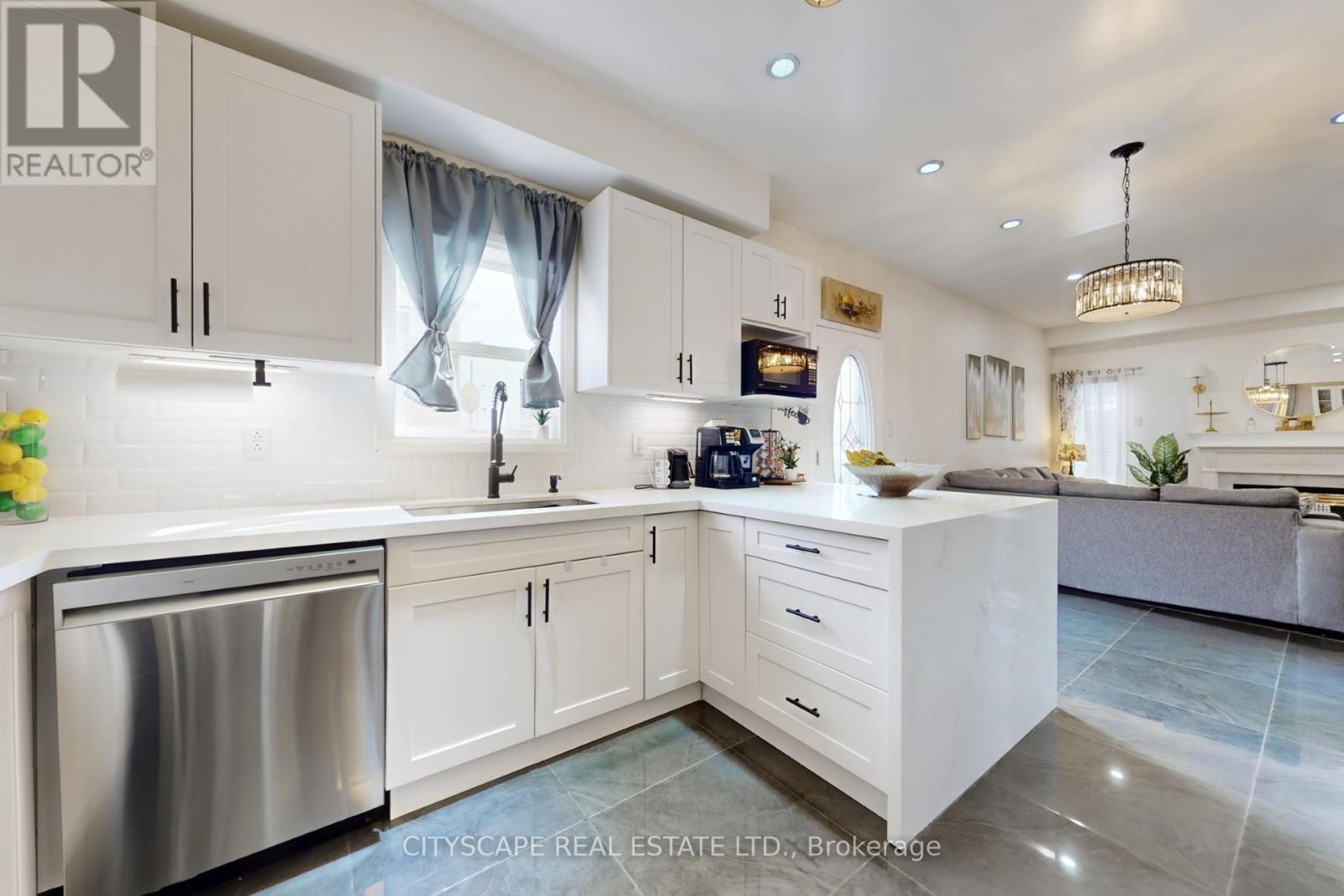 7218 Lulworth Court, Mississauga, Ontario  L5N 7X2 - Photo 15 - W12926818