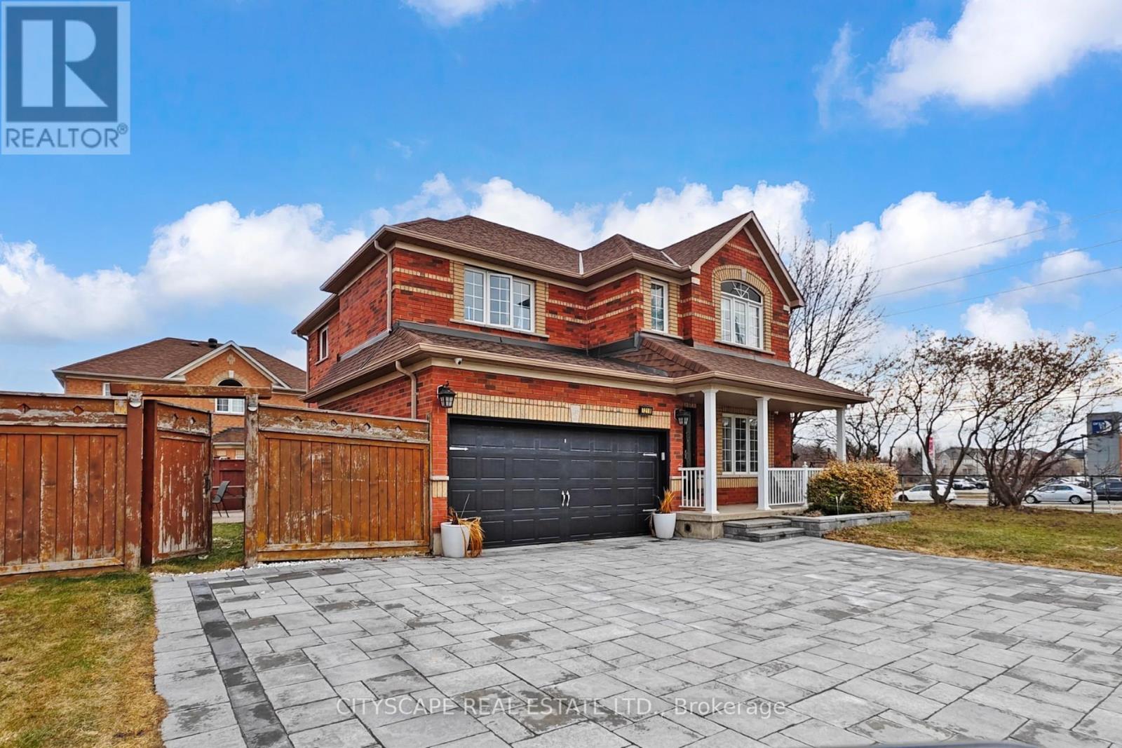 7218 Lulworth Court, Mississauga, Ontario  L5N 7X2 - Photo 2 - W12926818