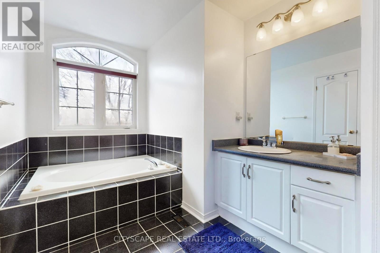 7218 Lulworth Court, Mississauga, Ontario  L5N 7X2 - Photo 22 - W12926818