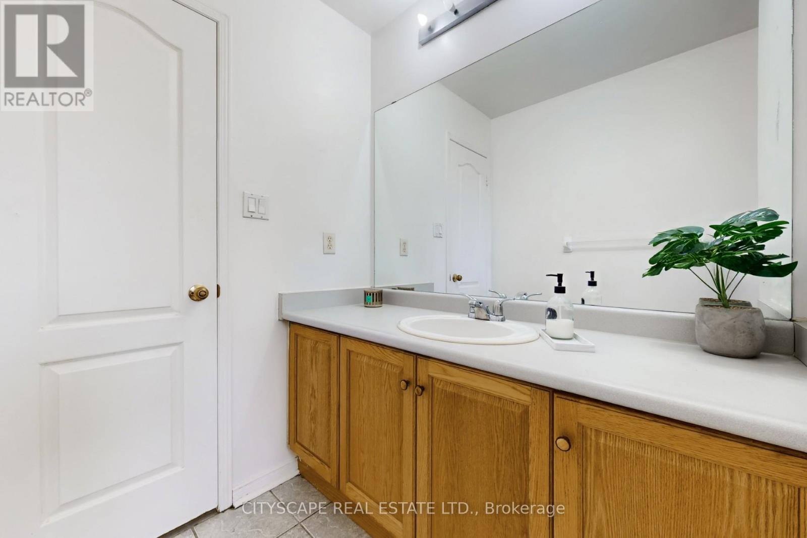 7218 Lulworth Court, Mississauga, Ontario  L5N 7X2 - Photo 29 - W12926818