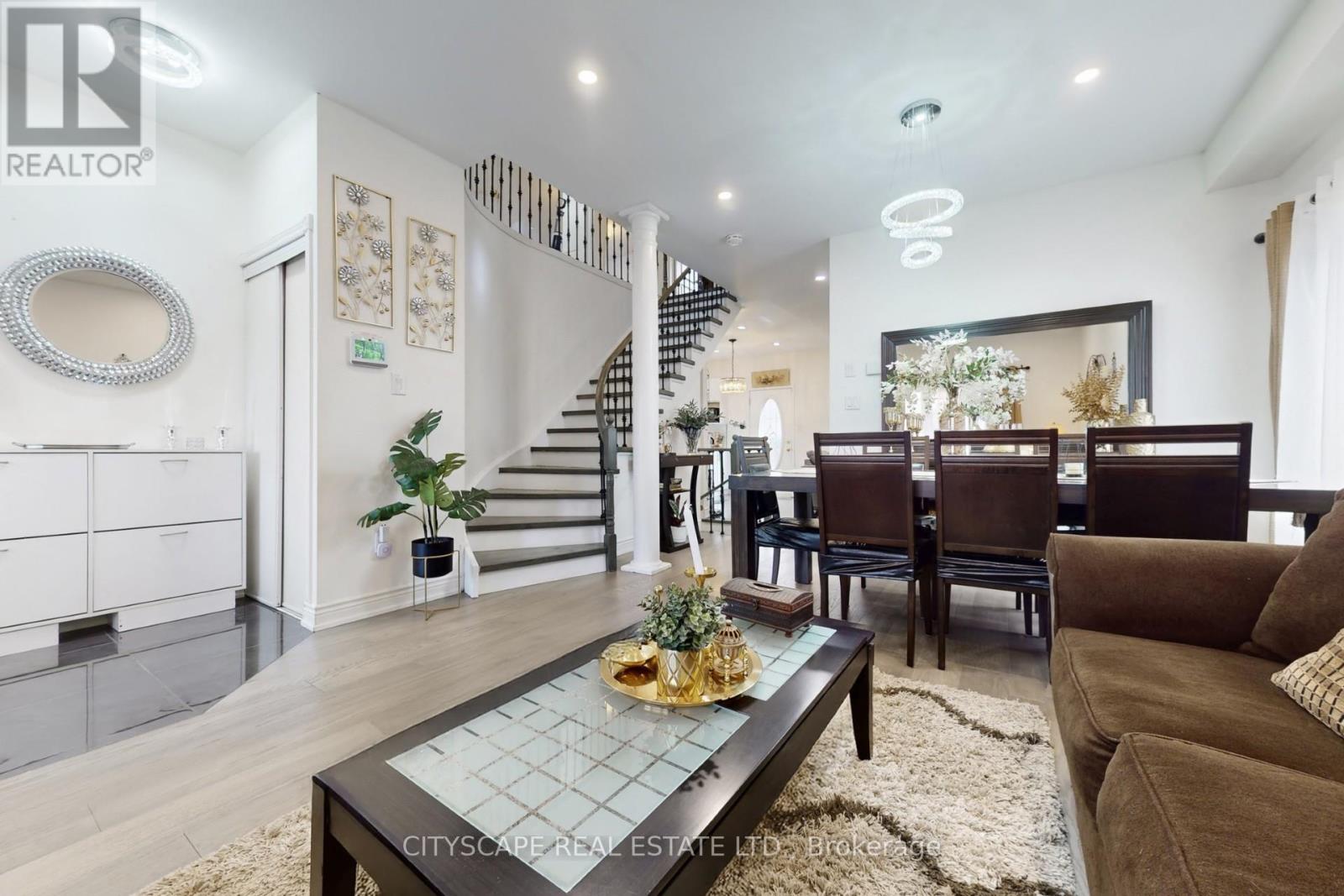 7218 Lulworth Court, Mississauga, Ontario  L5N 7X2 - Photo 3 - W12926818