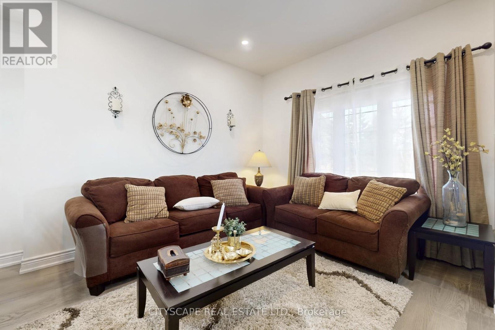 7218 Lulworth Court, Mississauga, Ontario  L5N 7X2 - Photo 5 - W12926818