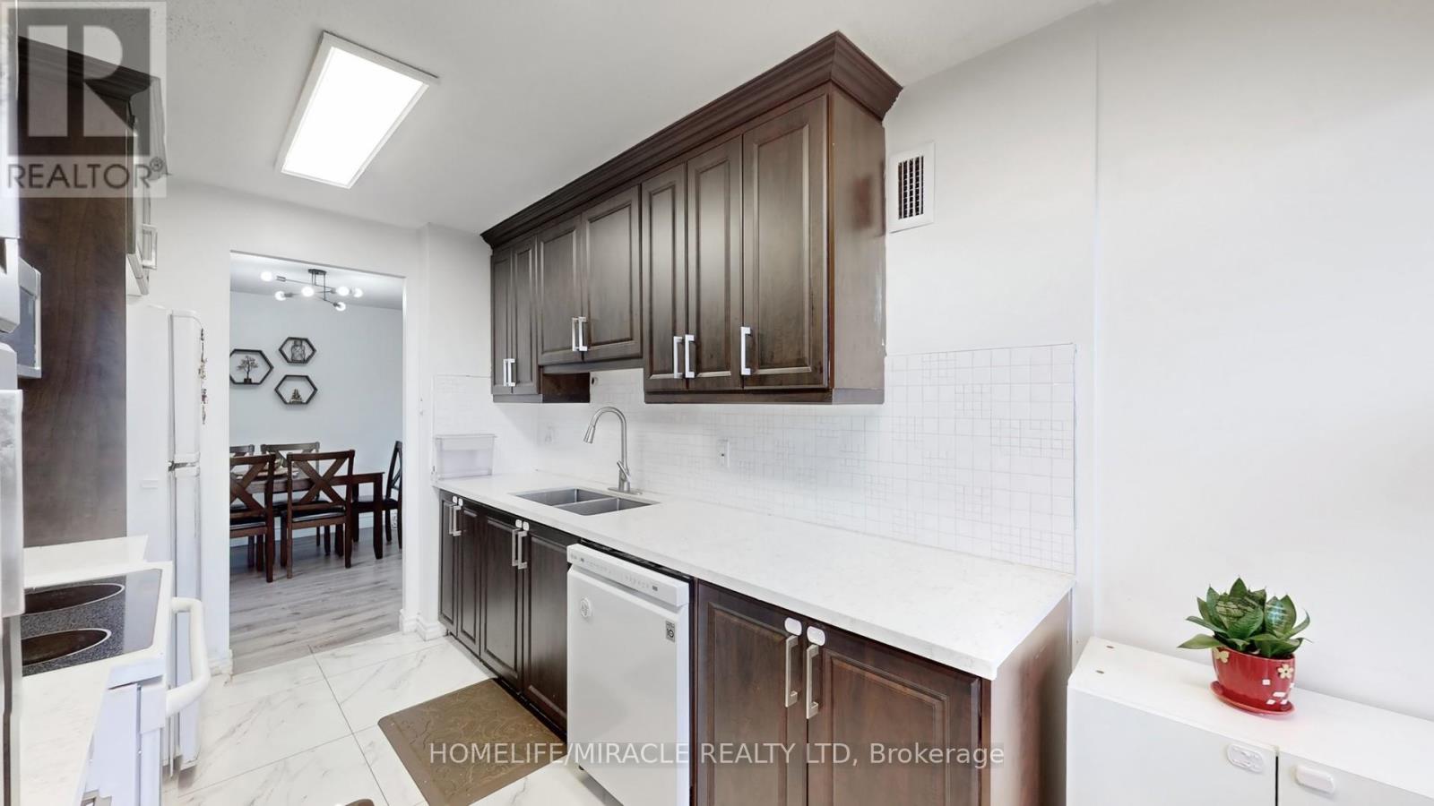 1112 - 15 Kensington Road, Brampton, Ontario L6T 3W2 - Photo 13 - W12926820