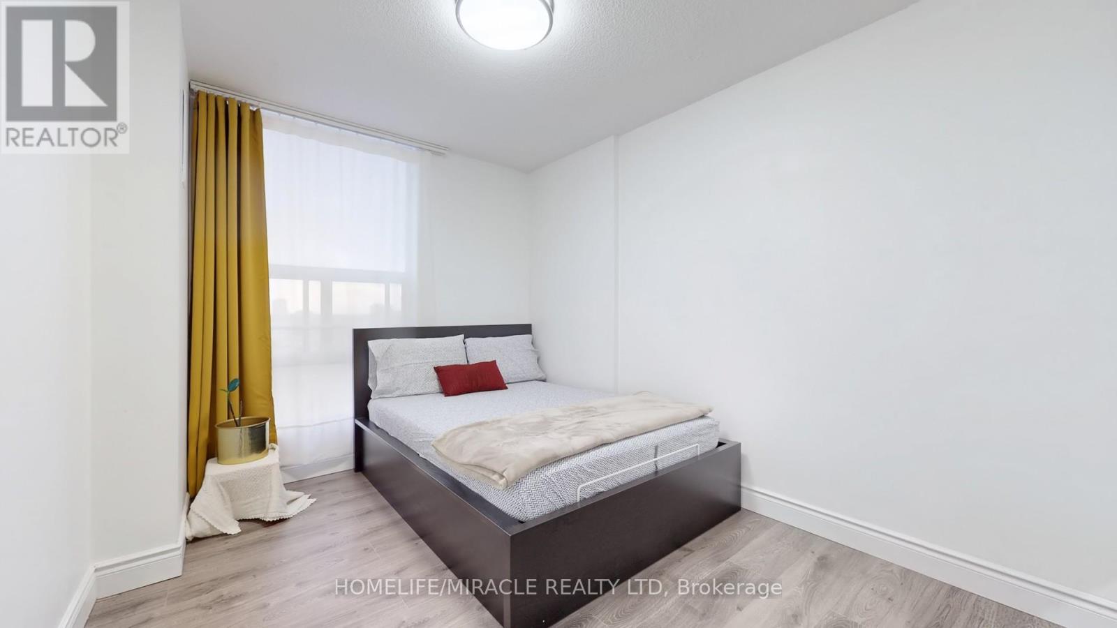 1112 - 15 Kensington Road, Brampton, Ontario L6T 3W2 - Photo 18 - W12926820