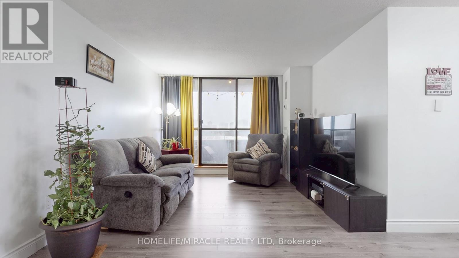 1112 - 15 Kensington Road, Brampton, Ontario L6T 3W2 - Photo 4 - W12926820