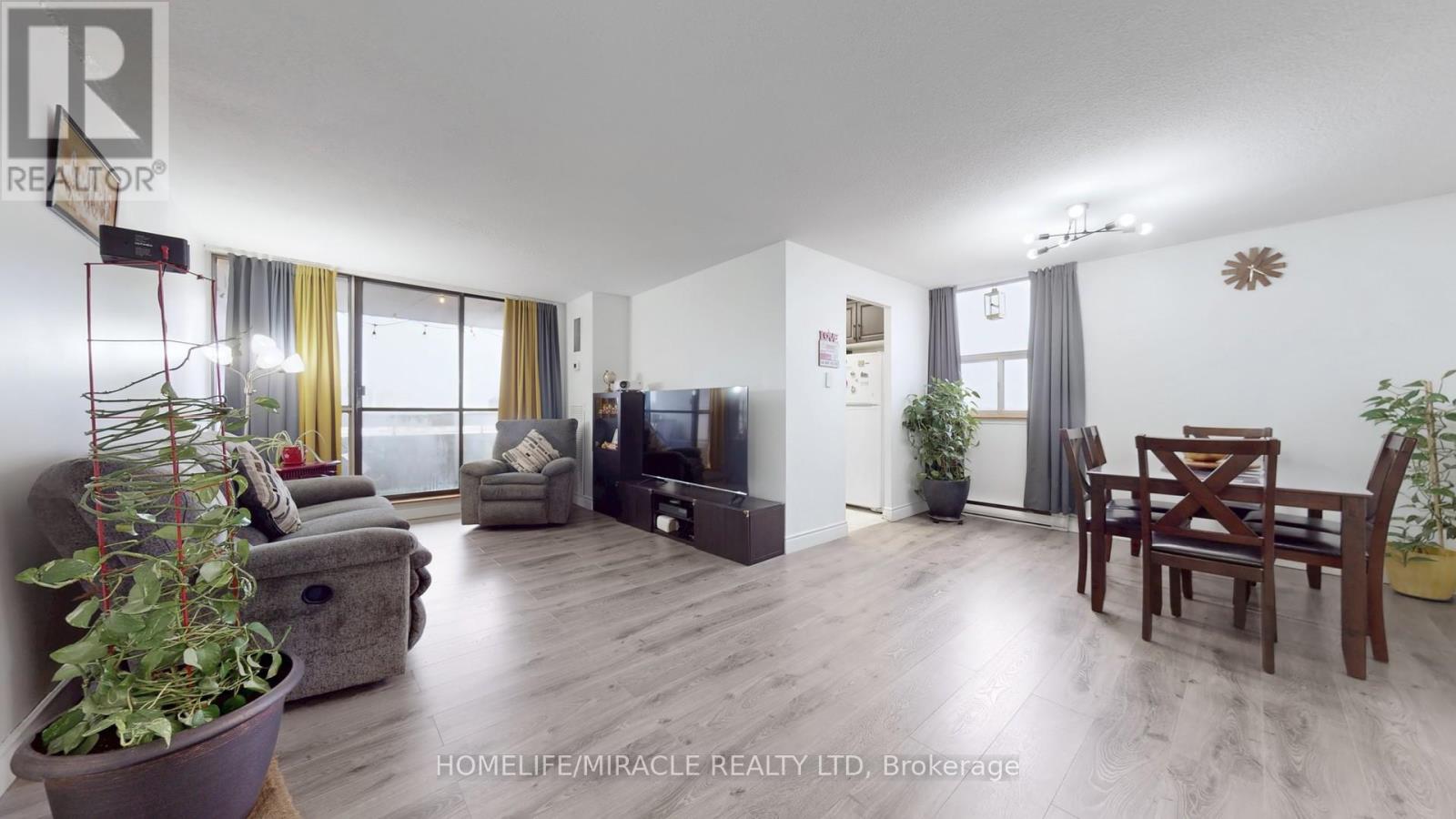 1112 - 15 Kensington Road, Brampton, Ontario L6T 3W2 - Photo 5 - W12926820