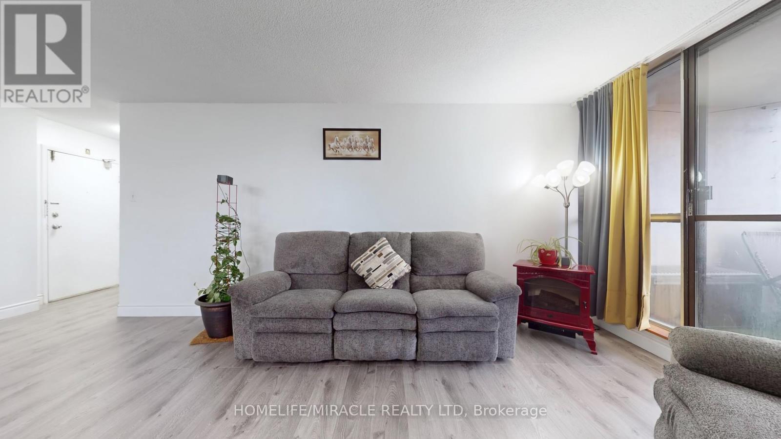 1112 - 15 Kensington Road, Brampton, Ontario L6T 3W2 - Photo 6 - W12926820