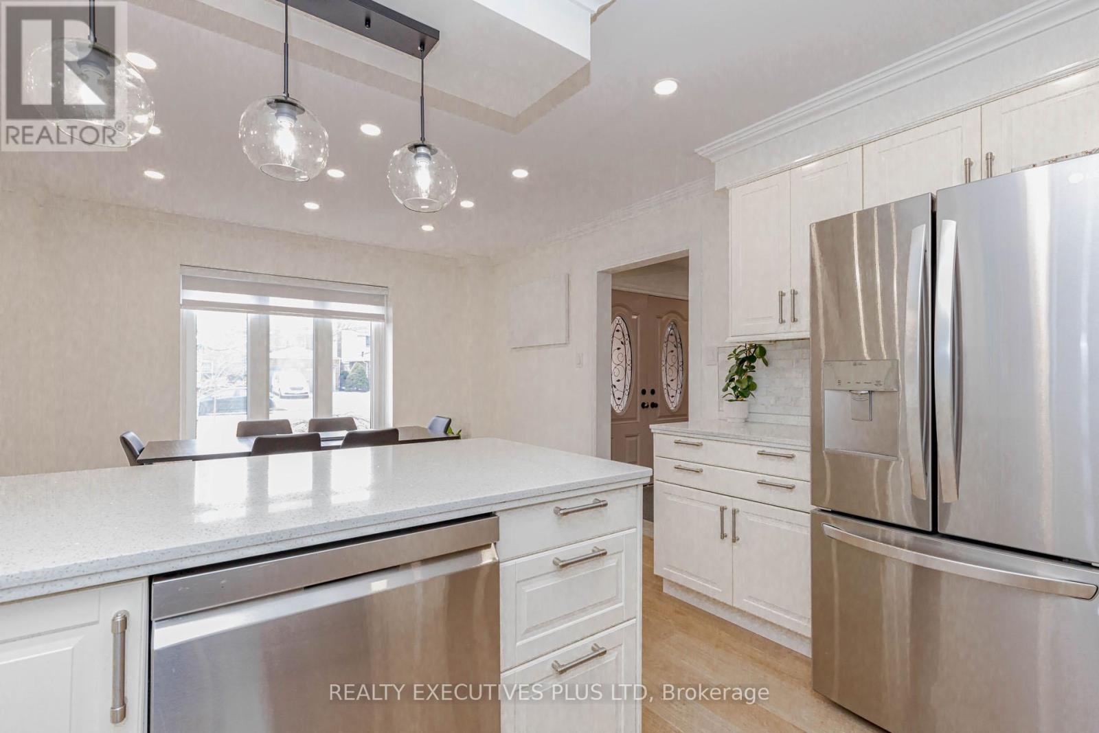 68 Leander Street, Brampton, Ontario  L6S 3M7 - Photo 14 - W12926830