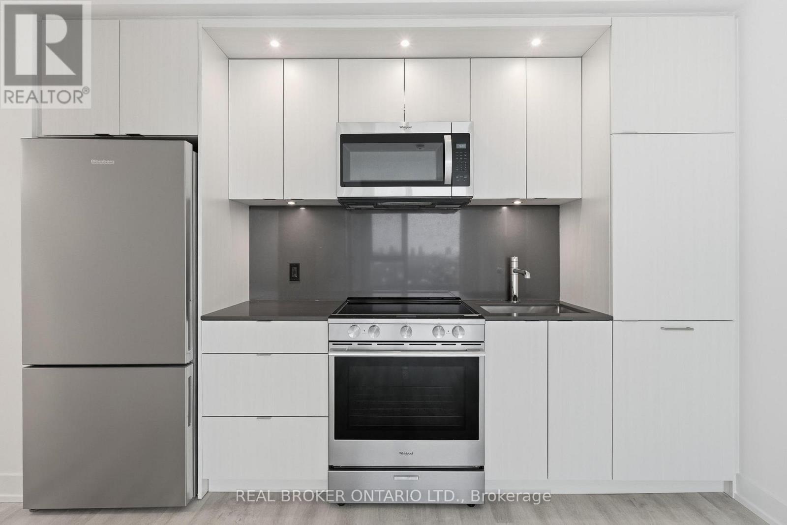 1906 - 60 Central Park Roadway, Toronto, Ontario M9A 0E6 - Photo 6 - W12926860