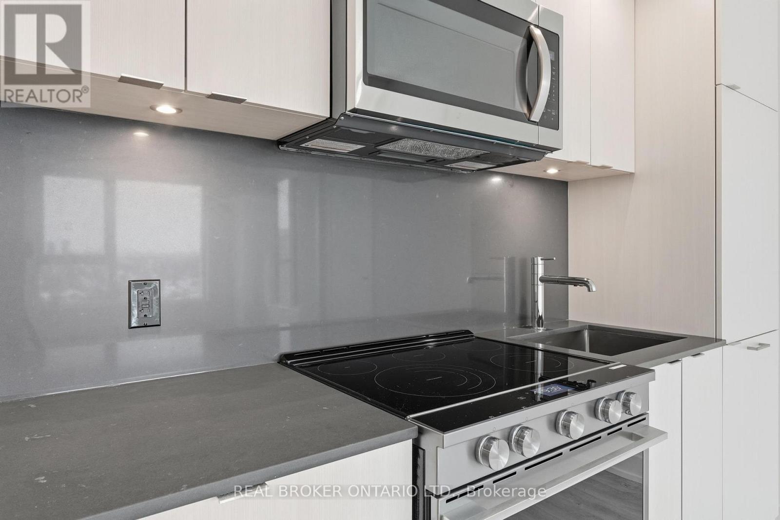 1906 - 60 Central Park Roadway, Toronto, Ontario M9A 0E6 - Photo 7 - W12926860