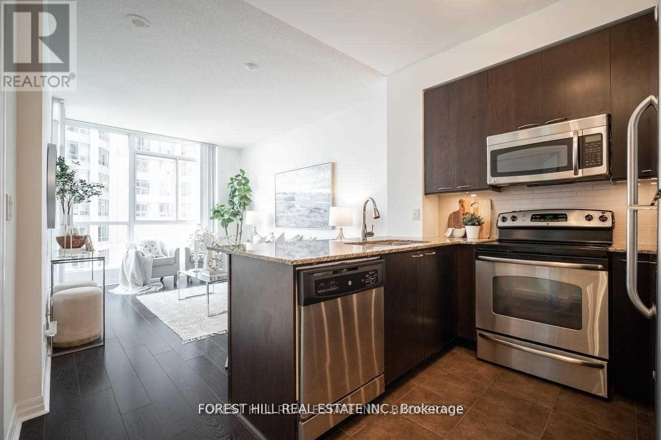 721 - 225 Webb Drive, Mississauga, Ontario  L5B 3Y5 - Photo 11 - W12926862