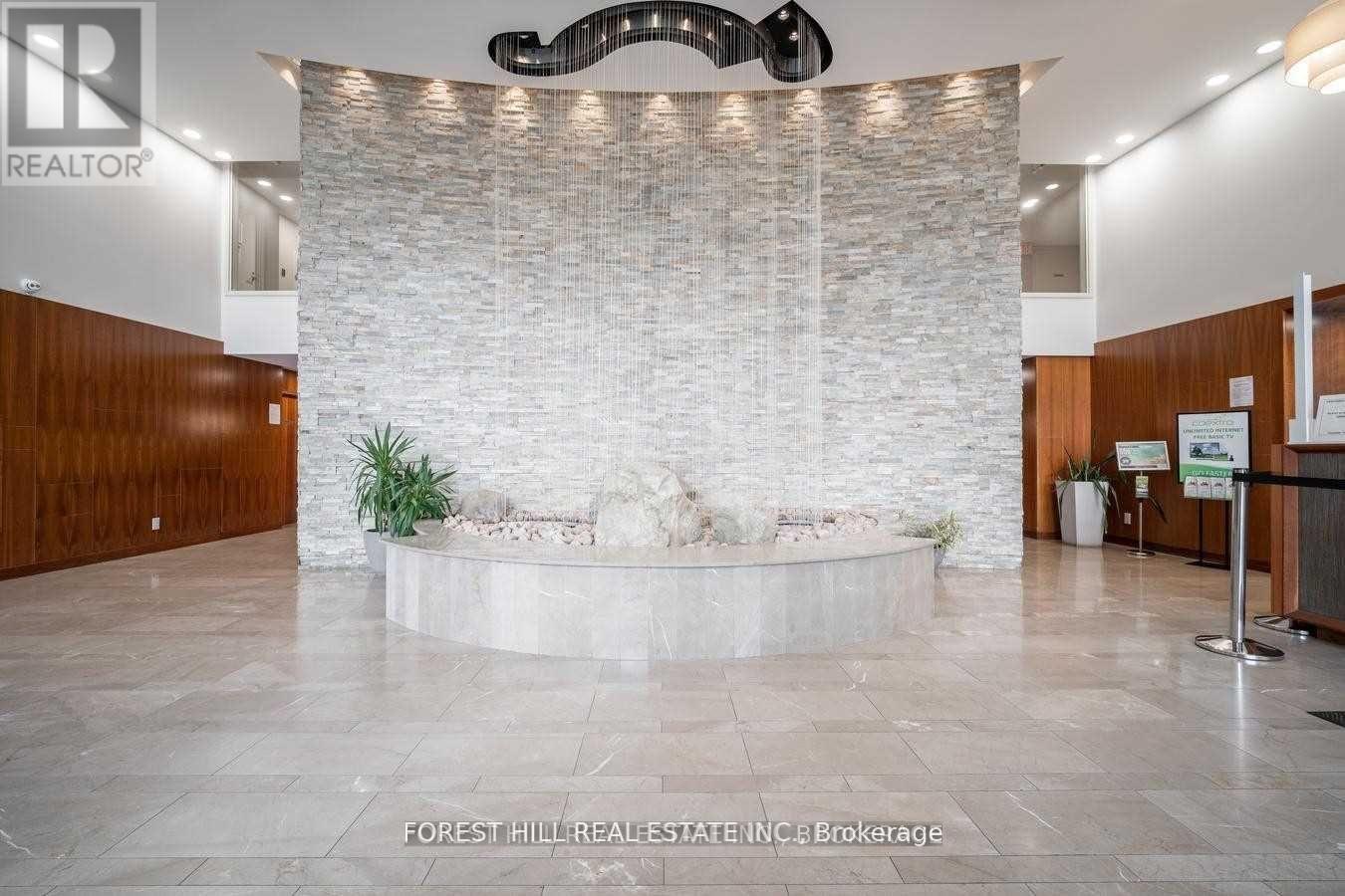 721 - 225 Webb Drive, Mississauga, Ontario  L5B 3Y5 - Photo 3 - W12926862