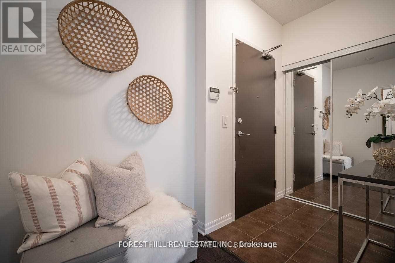 721 - 225 Webb Drive, Mississauga, Ontario  L5B 3Y5 - Photo 5 - W12926862