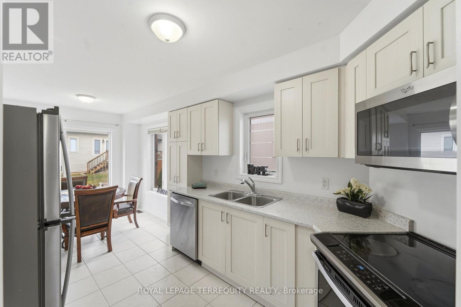 35 Colonel Lyall Street, St. Catharines, Ontario  L2P 0B3 - Photo 10 - X12926802